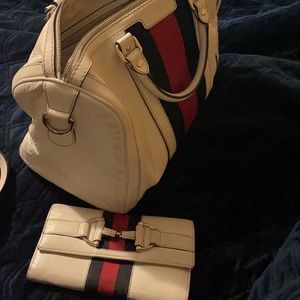 Gucci bag with wallet used still good condition
